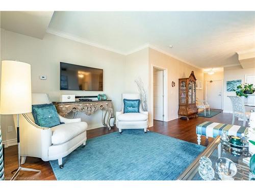 304-1477 Lakeshore Road, Burlington, ON - Indoor Photo Showing Living Room