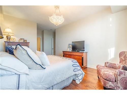 304-1477 Lakeshore Road, Burlington, ON - Indoor Photo Showing Bedroom