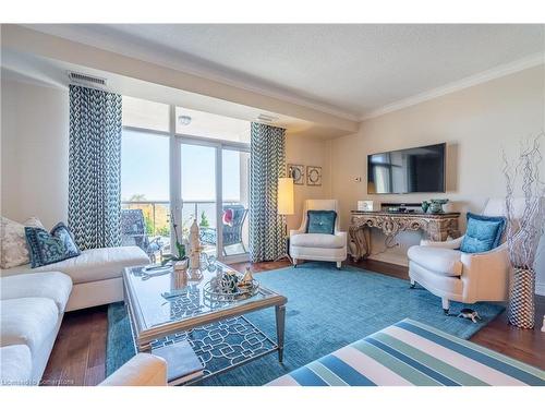 304-1477 Lakeshore Road, Burlington, ON - Indoor Photo Showing Living Room