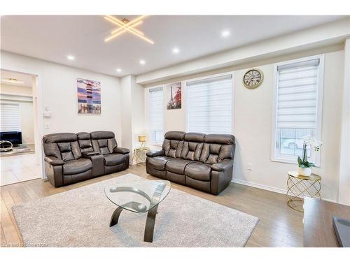 60 Fleming Crescent, Caledonia, ON - Indoor Photo Showing Living Room