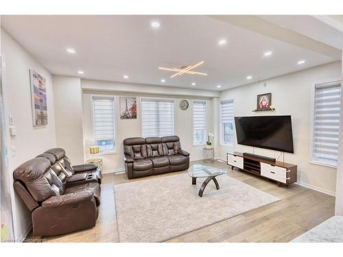 60 Fleming Crescent, Caledonia, ON - Indoor Photo Showing Living Room