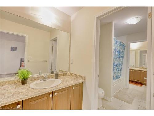 60 Fleming Crescent, Caledonia, ON - Indoor Photo Showing Bathroom