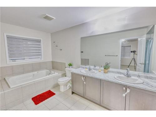 60 Fleming Crescent, Caledonia, ON - Indoor Photo Showing Bathroom