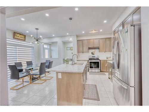 60 Fleming Crescent, Caledonia, ON - Indoor Photo Showing Kitchen