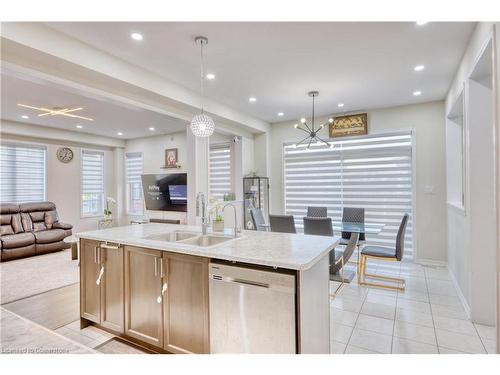 60 Fleming Crescent, Caledonia, ON - Indoor Photo Showing Kitchen