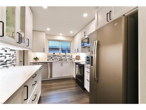 290 Carson Drive, Hamilton, ON - Indoor Photo Showing Kitchen With Upgraded Kitchen