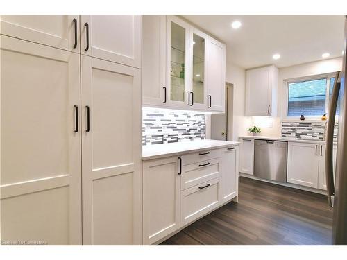 290 Carson Drive, Hamilton, ON - Indoor Photo Showing Kitchen With Upgraded Kitchen