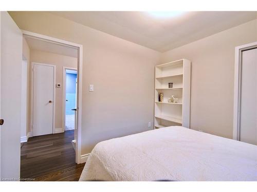 290 Carson Drive, Hamilton, ON - Indoor Photo Showing Bedroom