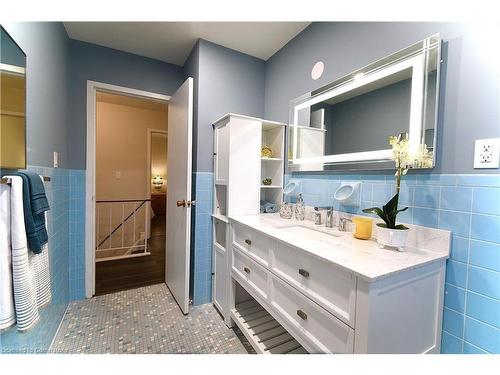 290 Carson Drive, Hamilton, ON - Indoor Photo Showing Bathroom