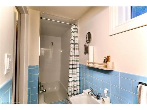 290 Carson Drive, Hamilton, ON - Indoor Photo Showing Bathroom