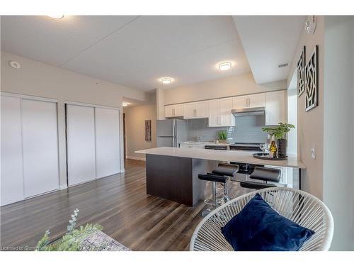 902-15 Queen Street S, Hamilton, ON - Indoor Photo Showing Kitchen