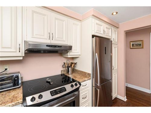 2-2052 Brant Street, Burlington, ON - Indoor Photo Showing Kitchen