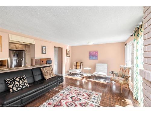 2-2052 Brant Street, Burlington, ON - Indoor Photo Showing Living Room