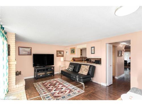 2-2052 Brant Street, Burlington, ON - Indoor Photo Showing Living Room