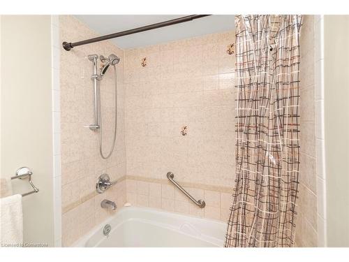 2-2052 Brant Street, Burlington, ON - Indoor Photo Showing Bathroom