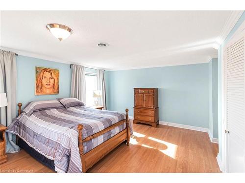 2-2052 Brant Street, Burlington, ON - Indoor Photo Showing Bedroom