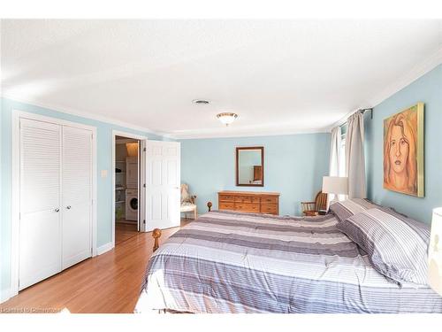 2-2052 Brant Street, Burlington, ON - Indoor Photo Showing Bedroom