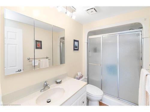 2-2052 Brant Street, Burlington, ON - Indoor Photo Showing Bathroom