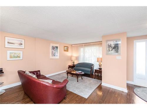 2-2052 Brant Street, Burlington, ON - Indoor Photo Showing Living Room