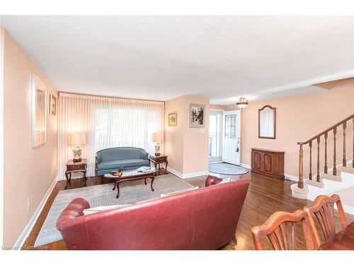 2-2052 Brant Street, Burlington, ON - Indoor Photo Showing Living Room