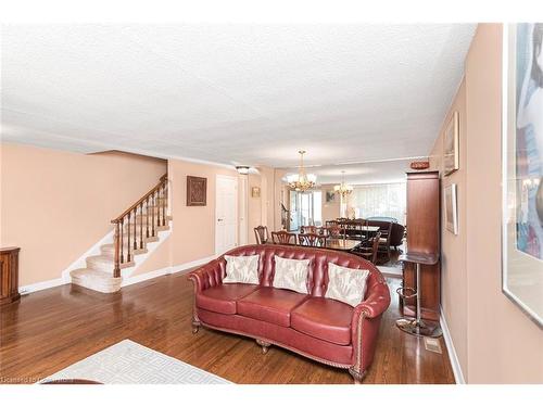 2-2052 Brant Street, Burlington, ON - Indoor Photo Showing Living Room