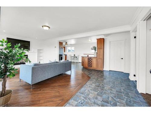 64031 Wellandport Road, Wainfleet, ON - Indoor Photo Showing Living Room