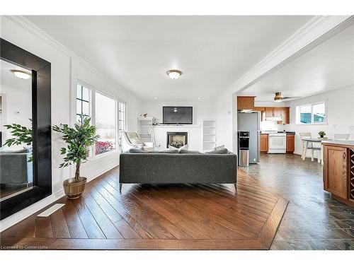 64031 Wellandport Road, Wainfleet, ON - Indoor Photo Showing Living Room