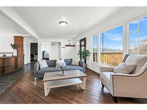 64031 Wellandport Road, Wainfleet, ON - Indoor Photo Showing Living Room