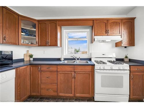 64031 Wellandport Road, Wainfleet, ON - Indoor Photo Showing Kitchen With Double Sink