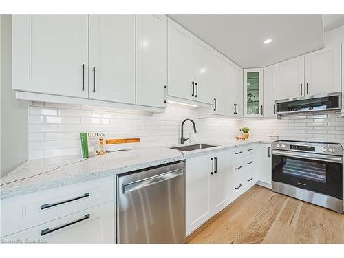 6220 Curlin Crescent, Niagara Falls, ON - Indoor Photo Showing Kitchen With Upgraded Kitchen