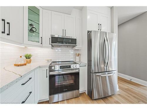 6220 Curlin Crescent, Niagara Falls, ON - Indoor Photo Showing Kitchen With Upgraded Kitchen