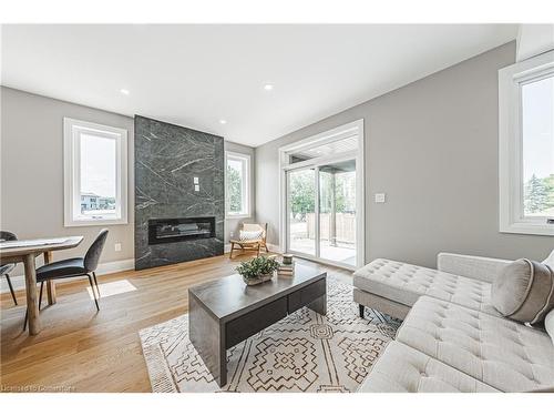 6220 Curlin Crescent, Niagara Falls, ON - Indoor Photo Showing Living Room With Fireplace