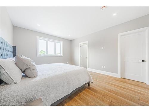 6220 Curlin Crescent, Niagara Falls, ON - Indoor Photo Showing Bedroom