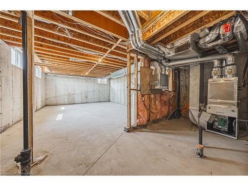 6220 Curlin Crescent, Niagara Falls, ON - Indoor Photo Showing Basement