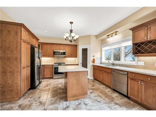 61 Waterford Crescent, Hamilton, ON - Indoor Photo Showing Kitchen