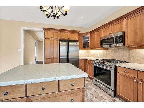 61 Waterford Crescent, Hamilton, ON - Indoor Photo Showing Kitchen