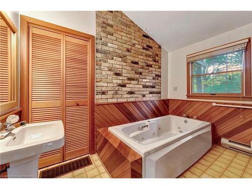 311 Golf Links Road, Ancaster, ON - Indoor Photo Showing Bathroom