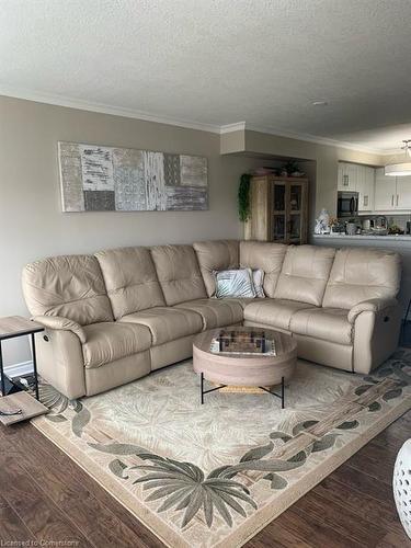 1408-1276 Maple Crossing Boulevard, Burlington, ON - Indoor Photo Showing Living Room