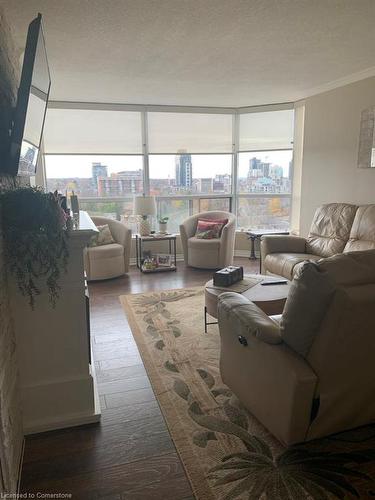 1408-1276 Maple Crossing Boulevard, Burlington, ON - Indoor Photo Showing Living Room