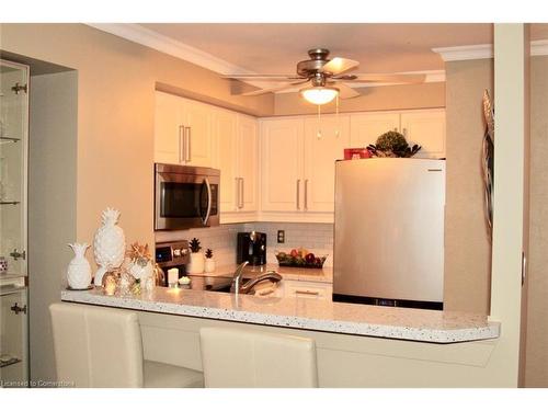 1408-1276 Maple Crossing Boulevard, Burlington, ON - Indoor Photo Showing Kitchen