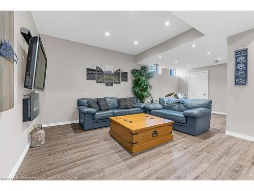 182 Binhaven Boulevard Boulevard, Binbrook, ON - Indoor Photo Showing Living Room