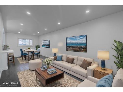 30 Graham Avenue N, Hamilton, ON - Indoor Photo Showing Living Room