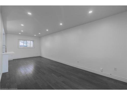 30 Graham Avenue N, Hamilton, ON - Indoor Photo Showing Other Room