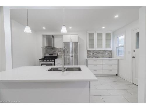 30 Graham Avenue N, Hamilton, ON - Indoor Photo Showing Kitchen With Upgraded Kitchen