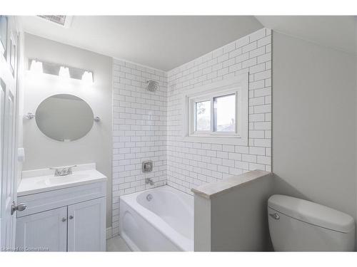 30 Graham Avenue N, Hamilton, ON - Indoor Photo Showing Bathroom