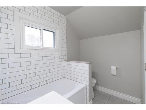 30 Graham Avenue N, Hamilton, ON - Indoor Photo Showing Bathroom