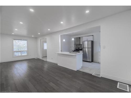 30 Graham Avenue N, Hamilton, ON - Indoor Photo Showing Kitchen