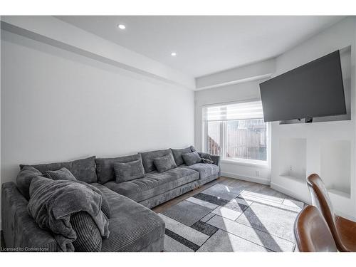 33 Southam Lane, Hamilton, ON - Indoor Photo Showing Living Room