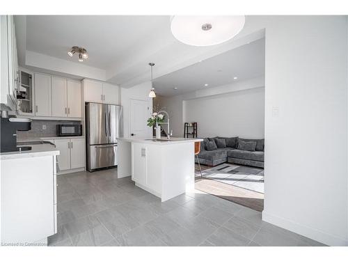 33 Southam Lane, Hamilton, ON - Indoor Photo Showing Kitchen