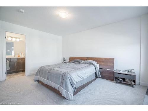 33 Southam Lane, Hamilton, ON - Indoor Photo Showing Bedroom